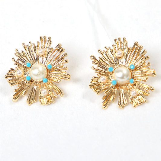 Gold Earrings with Pearl